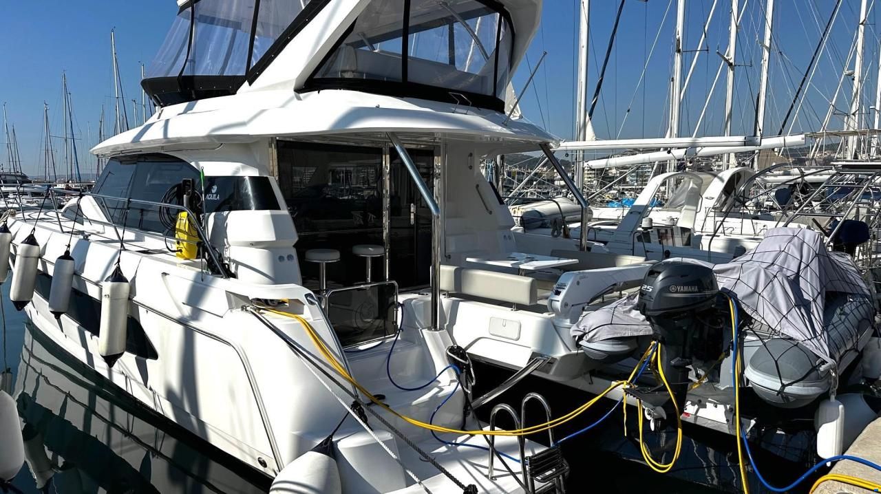AQUILA 44 Yacht