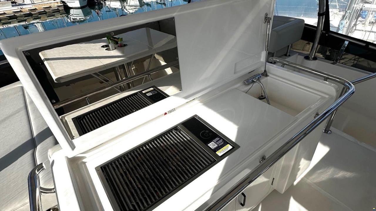 AQUILA 44 Yacht