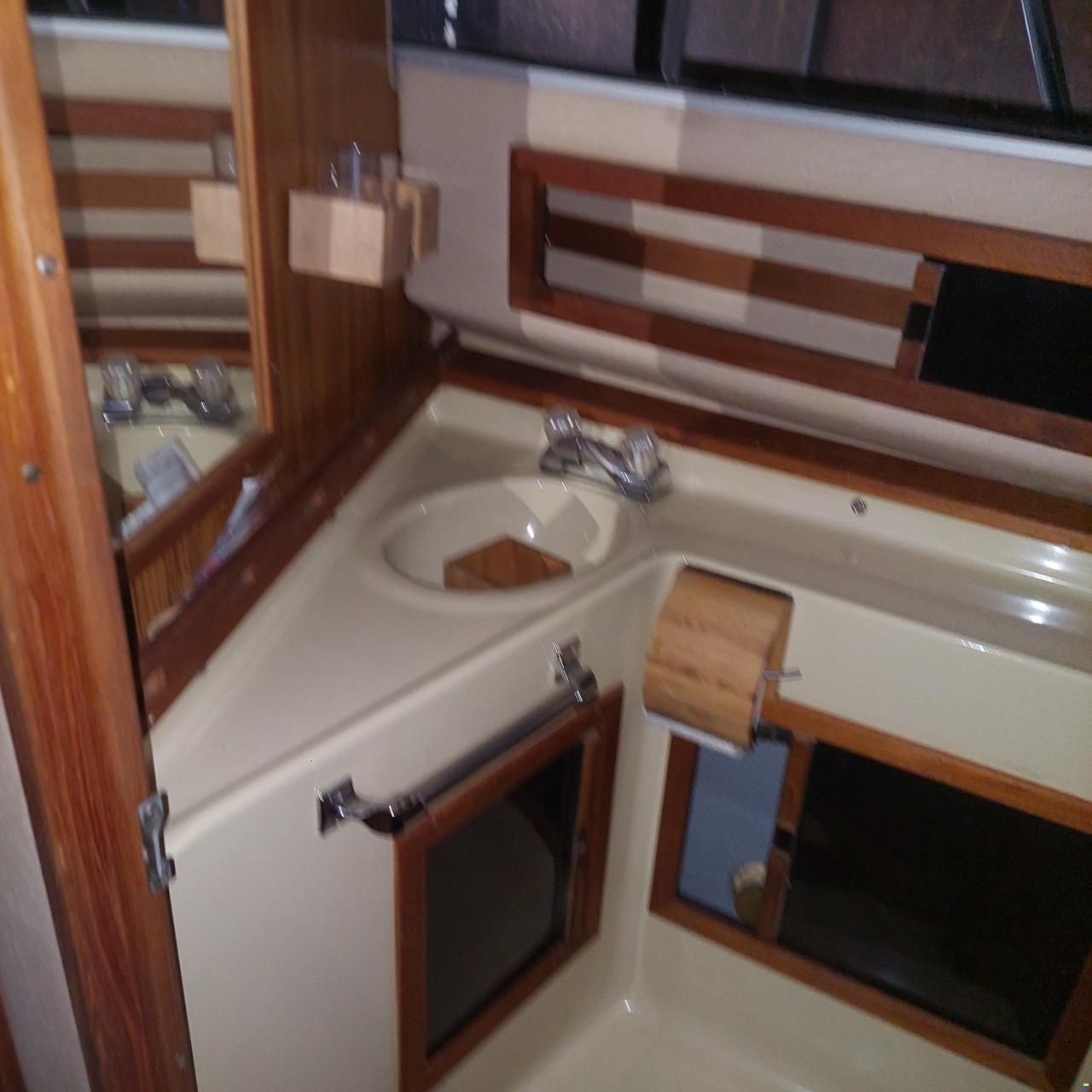 Sea Ray SRV 250 Sundancer
