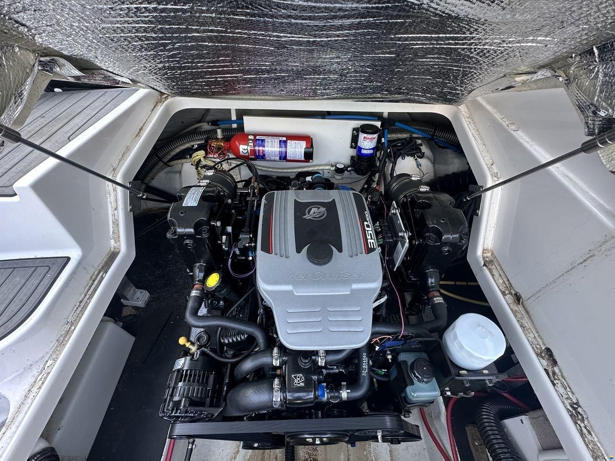 Crownline E6