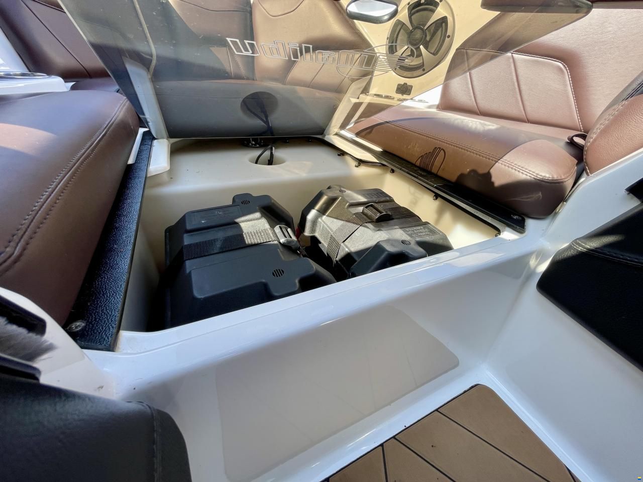 Malibu 23 LSV Wakesetter