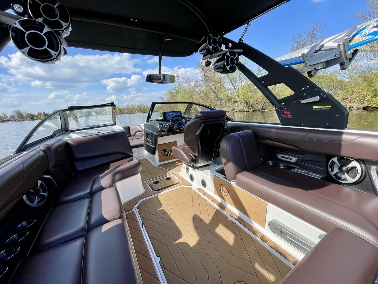 Malibu 23 LSV Wakesetter