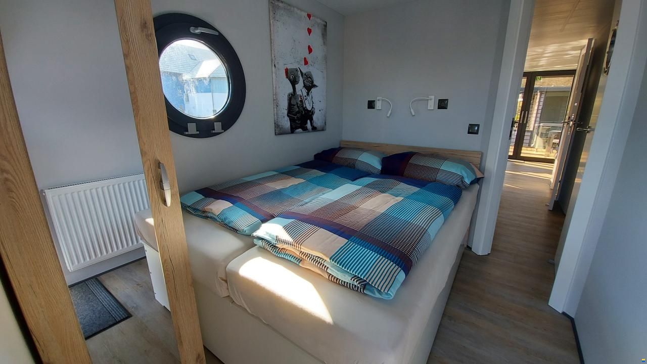 La Mare Apart LL