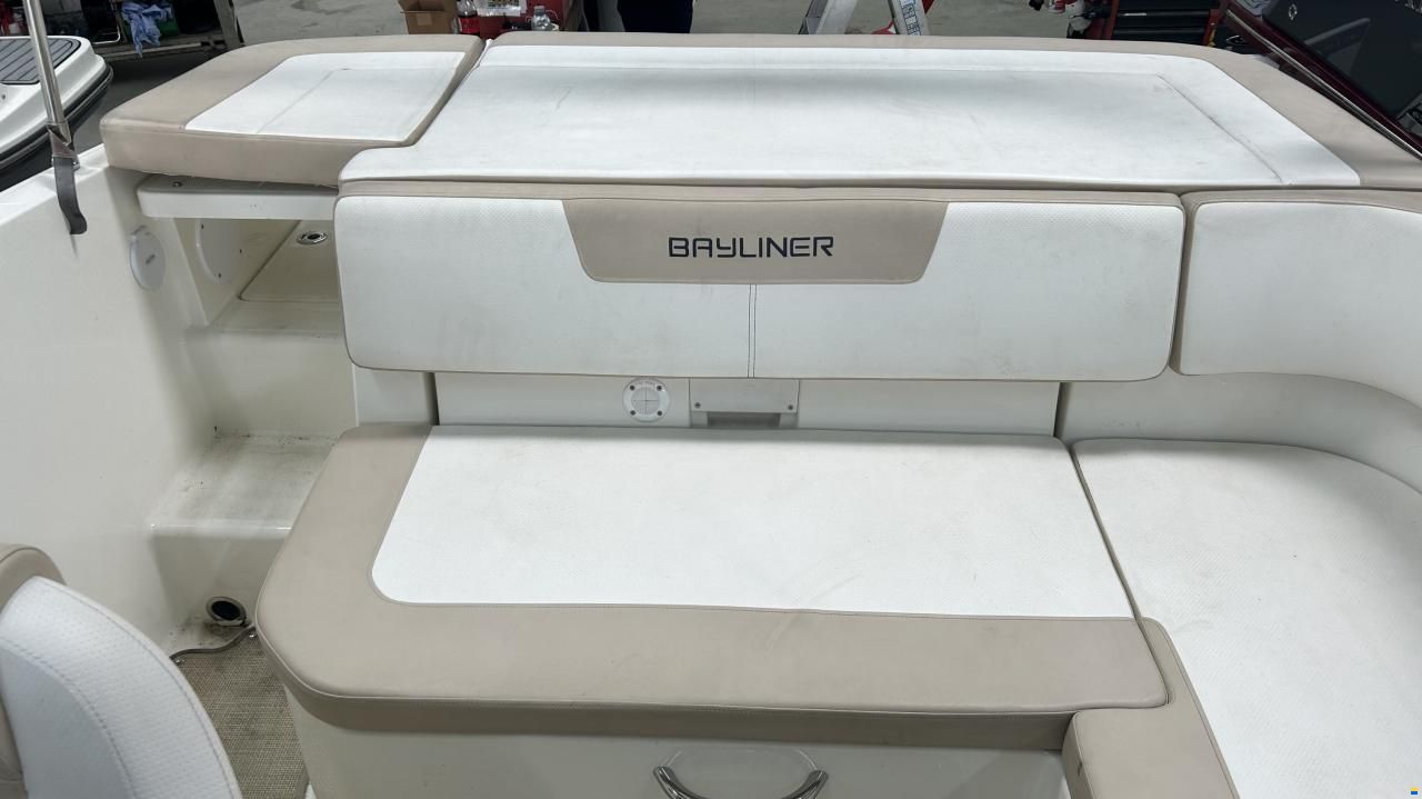 Bayliner VR 5 Cuddy