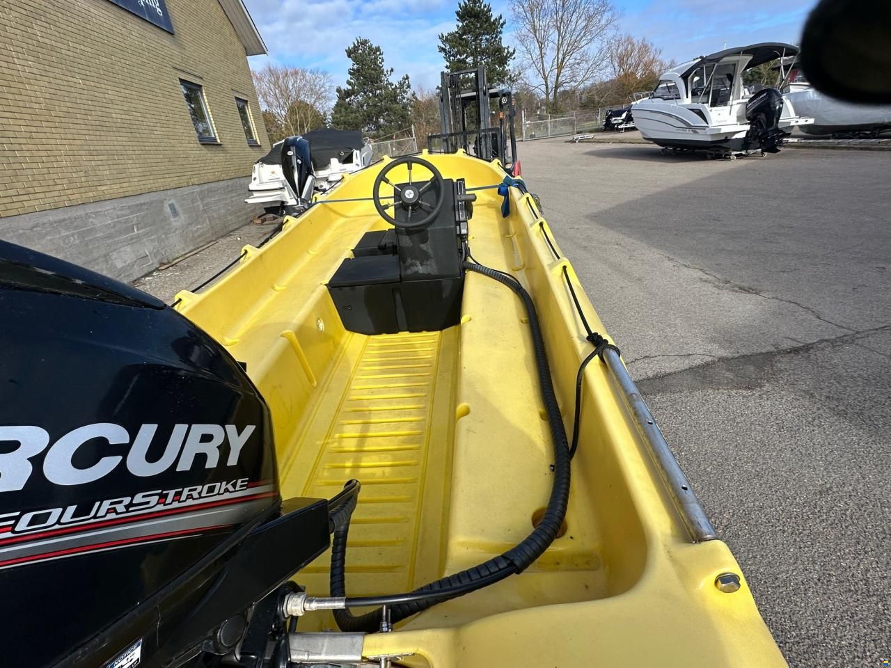 Whaly 435 med Mercury 25 EFI &ndash; Robust arbejdsb