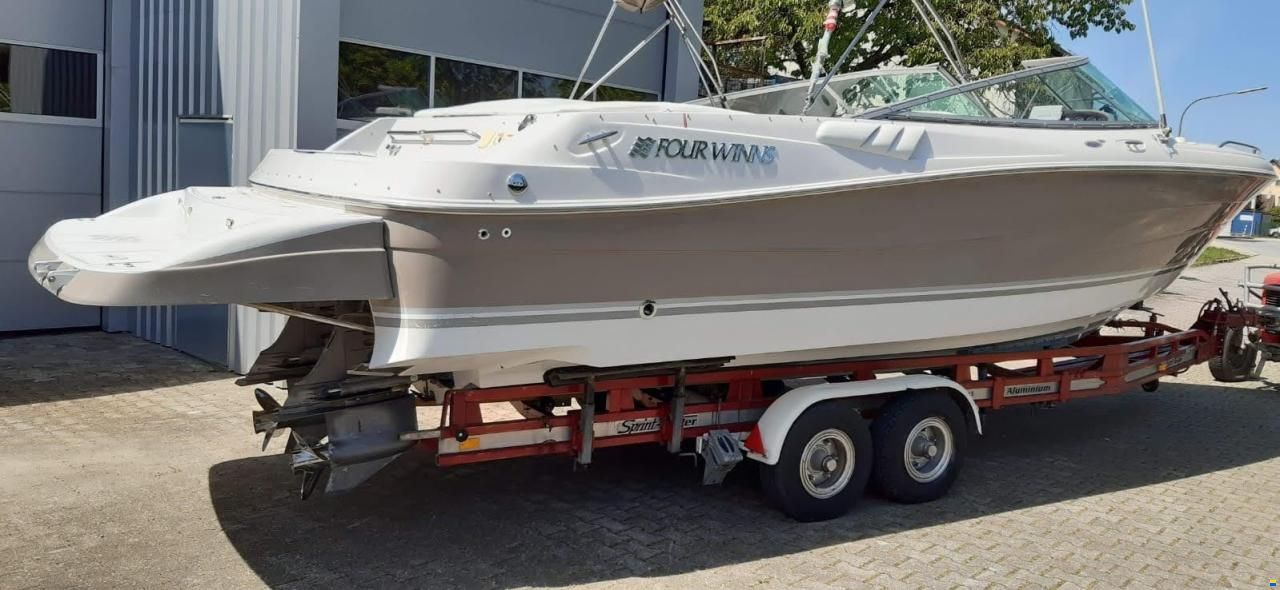 Four Winns Horizon 28 Bowrider