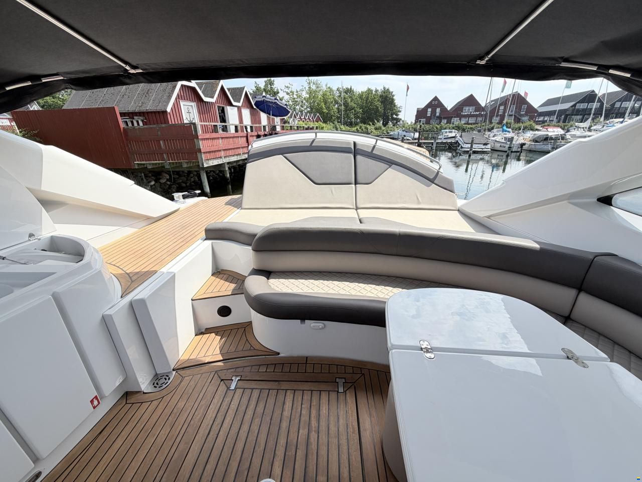 Pershing 52