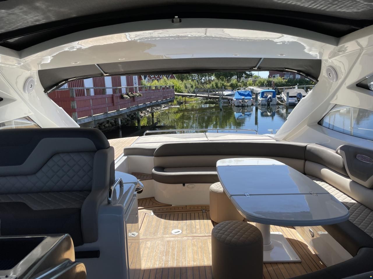 Pershing 52