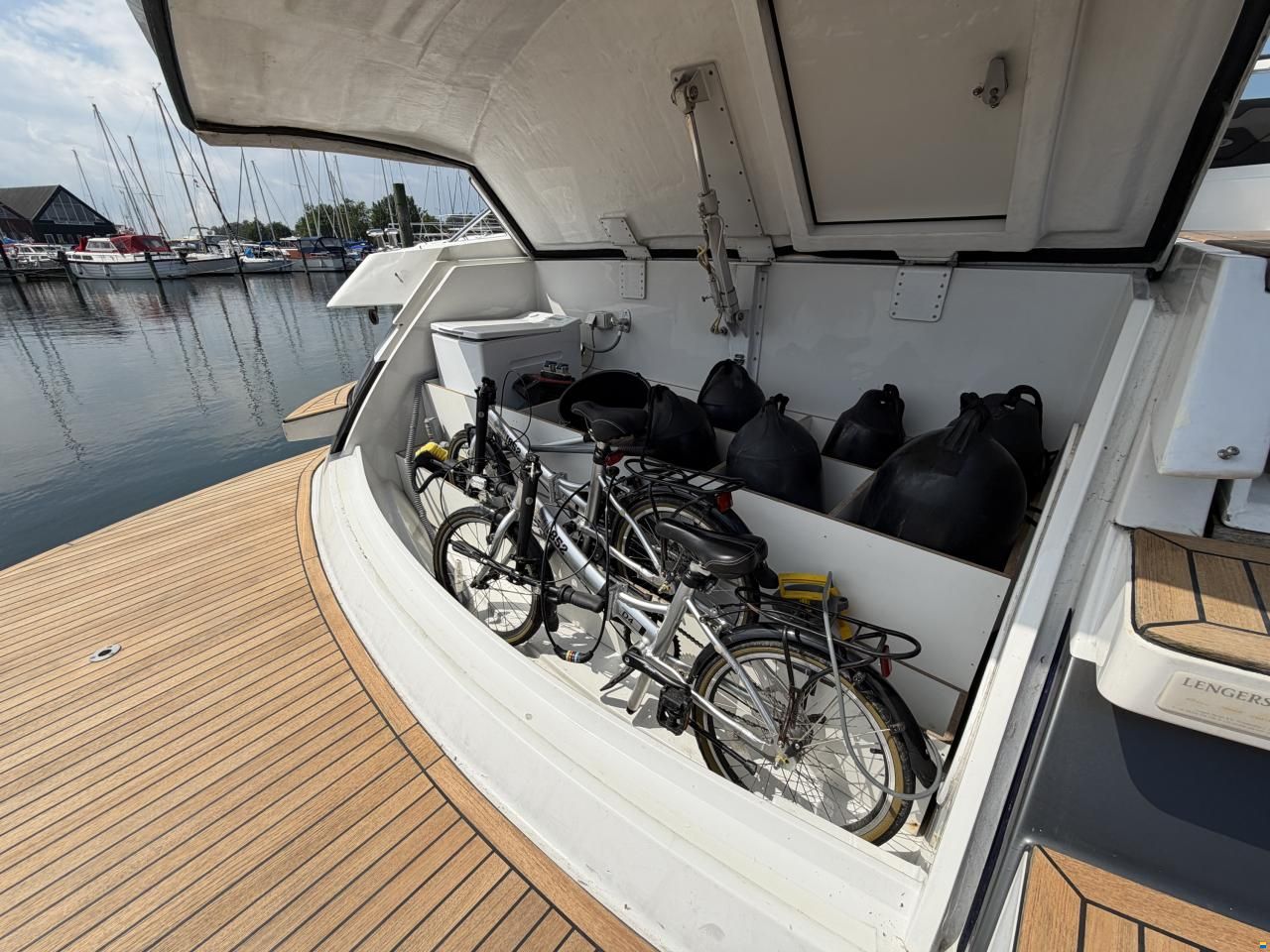 Pershing 52