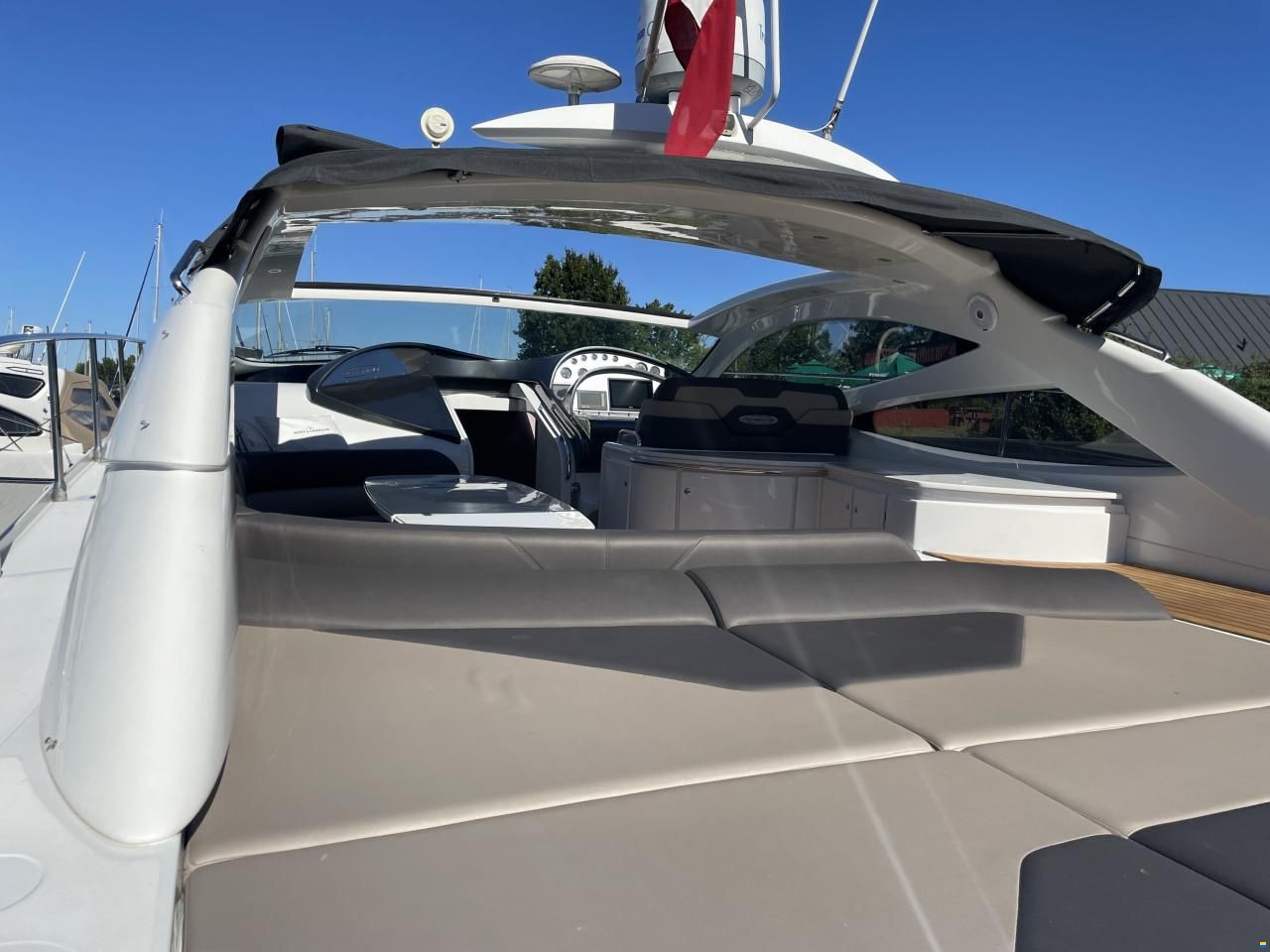 Pershing 52