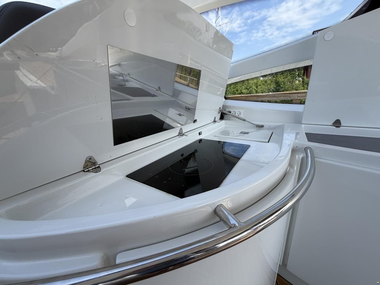 Pershing 52