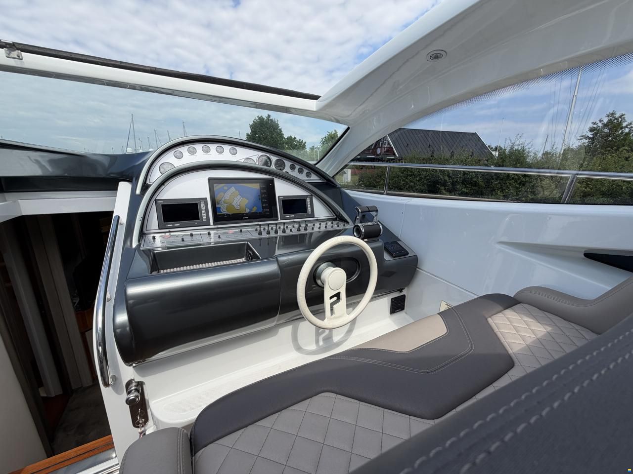 Pershing 52