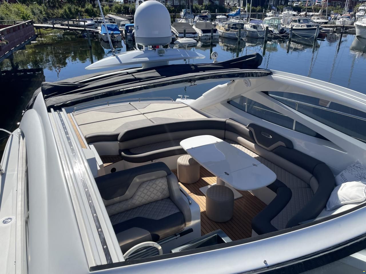 Pershing 52