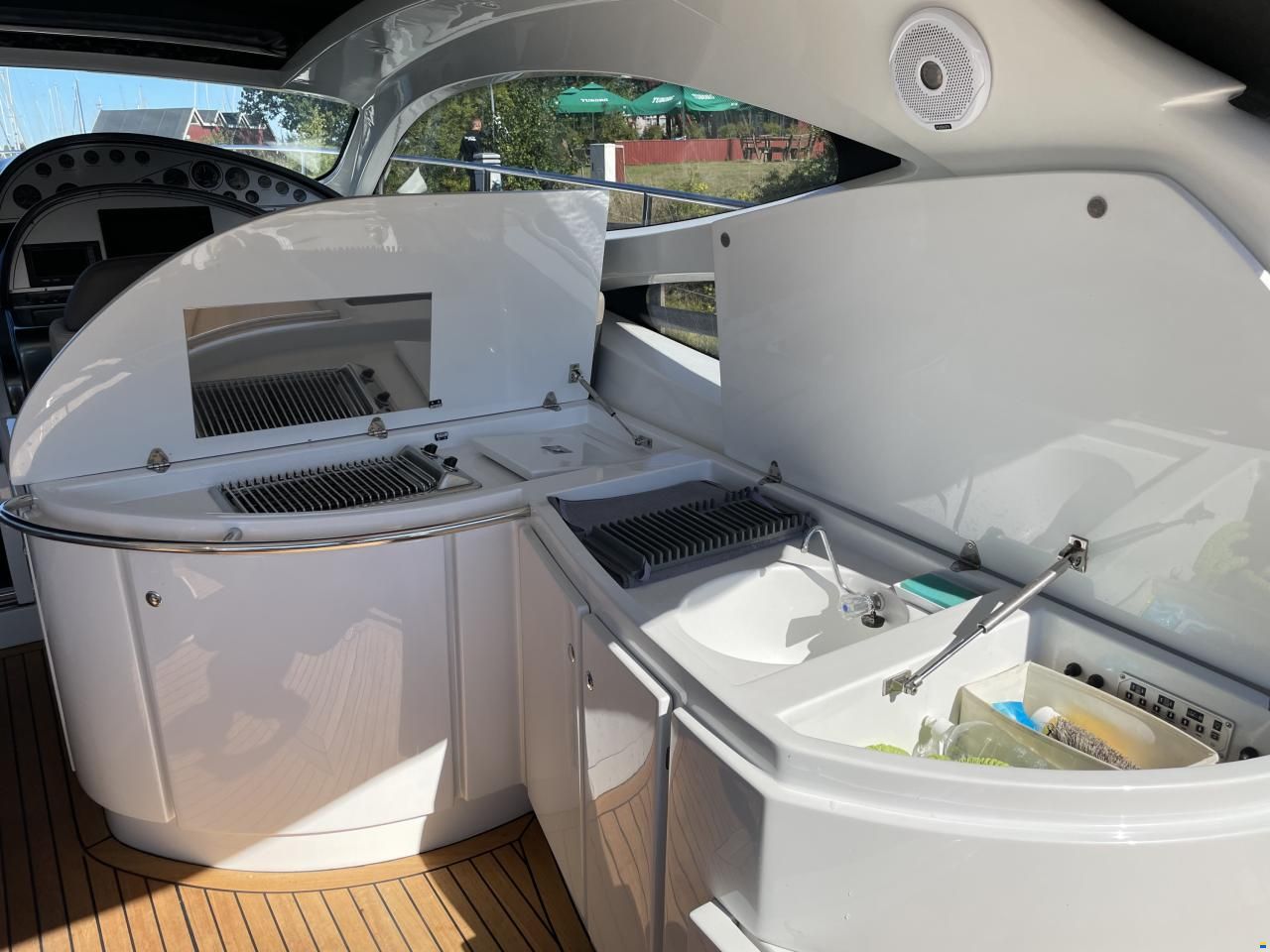 Pershing 52