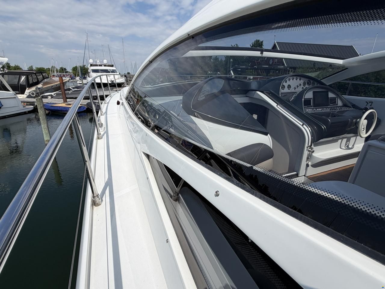 Pershing 52