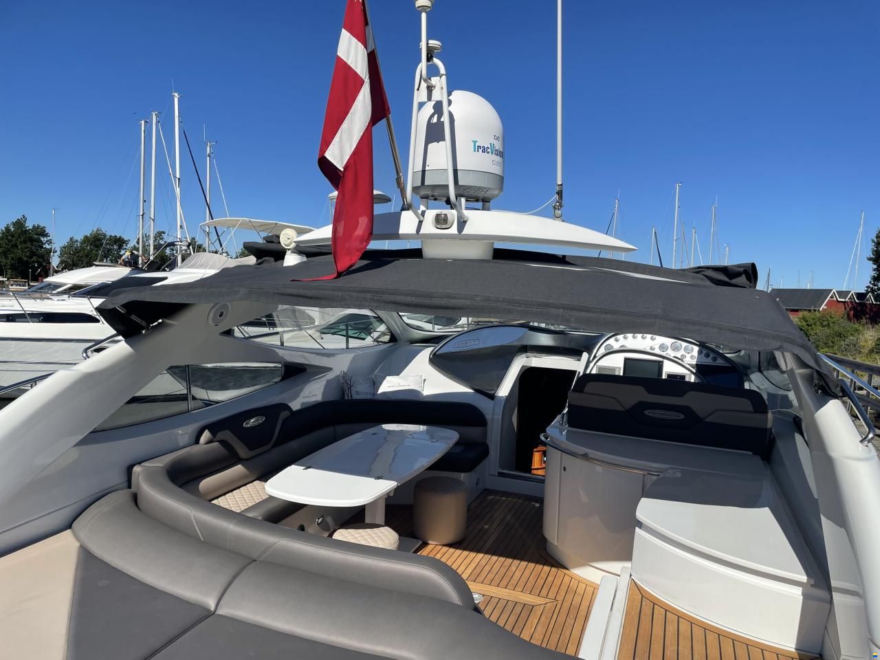 Pershing 52