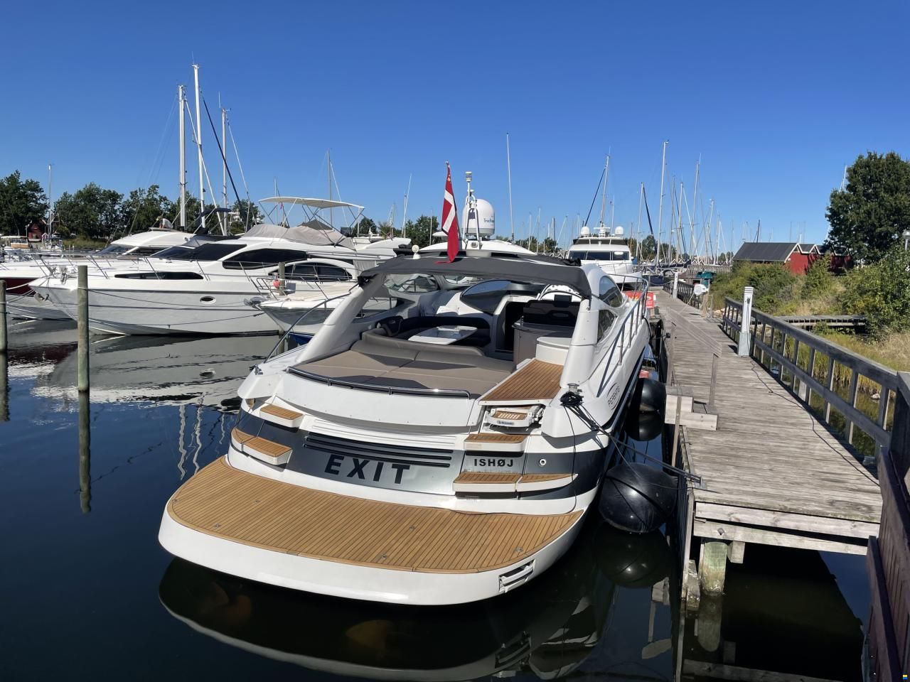 Pershing 52