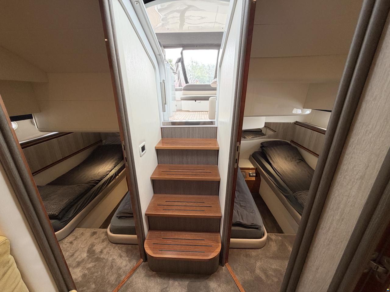 Pershing 52