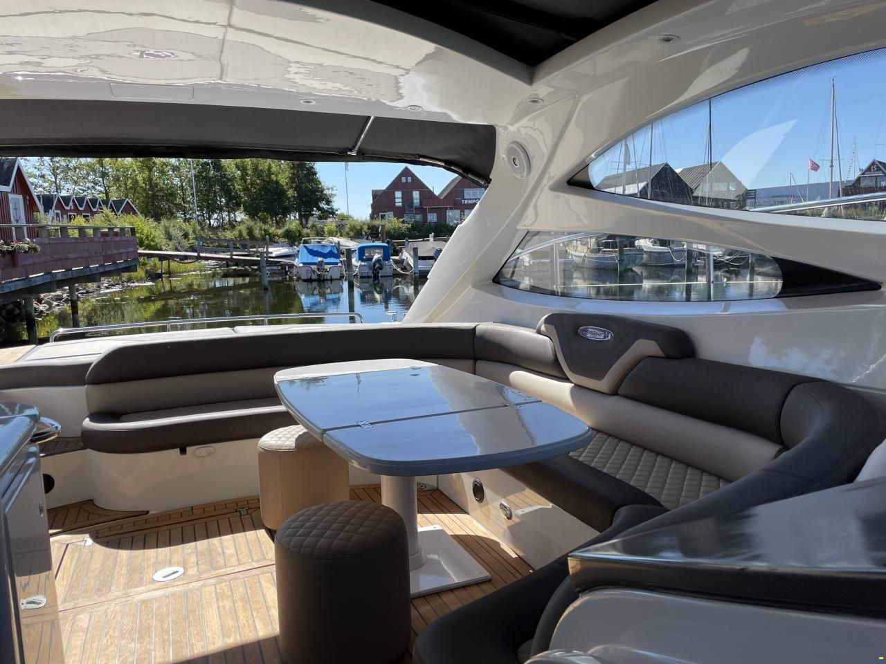 Pershing 52
