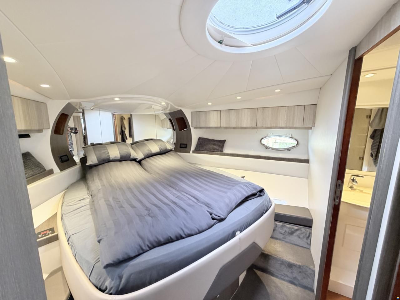 Pershing 52