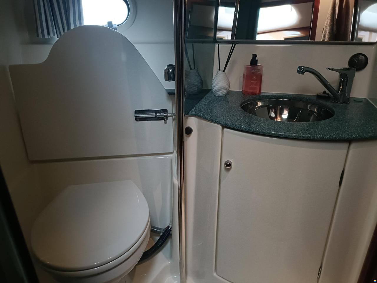 Jeanneau Prestige 36 Fly mit Welle/Bug- u. Heckst