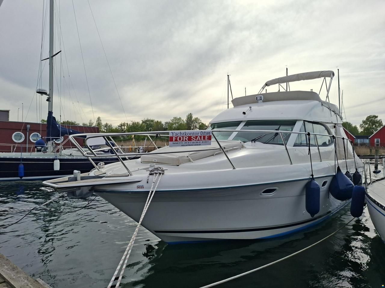 Jeanneau Prestige 36 Fly mit Welle/Bug- u. Heckst