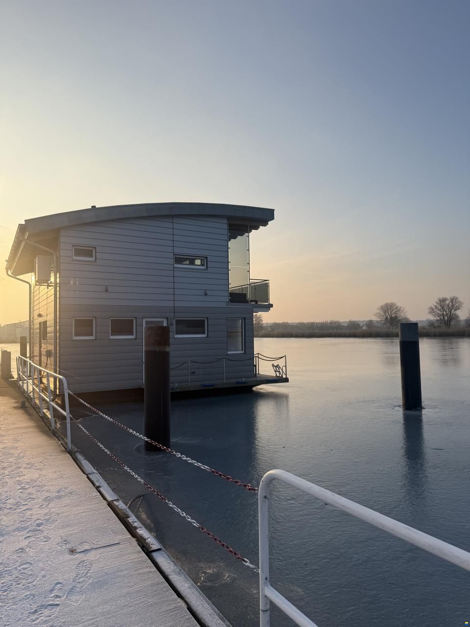 Floating House Steelvoll 63