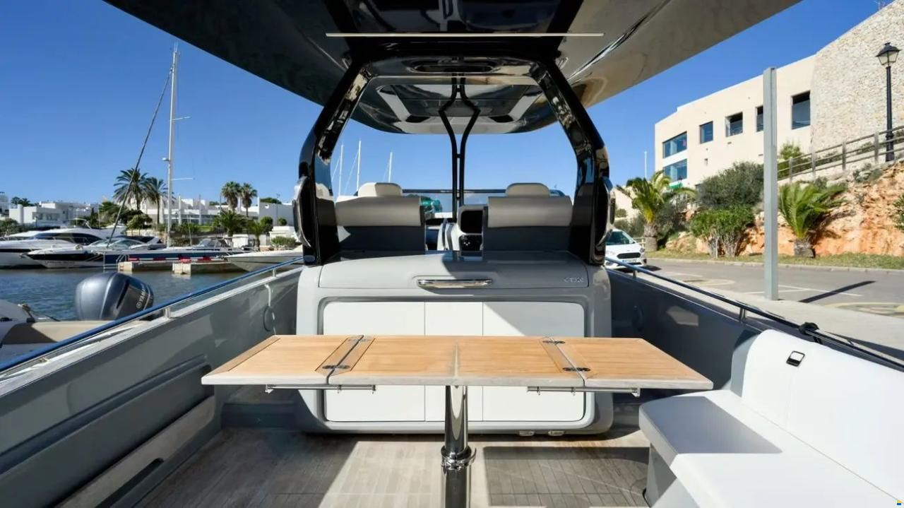Invictus 320 GT