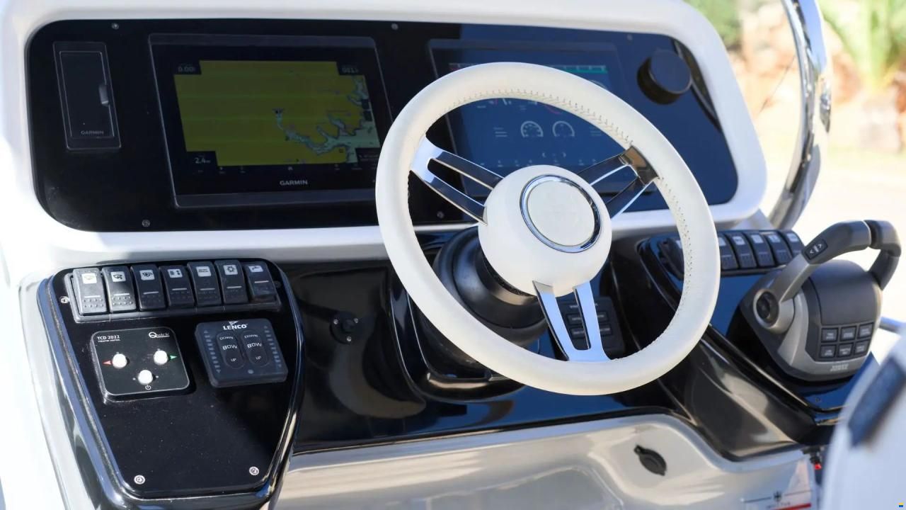 Invictus 320 GT