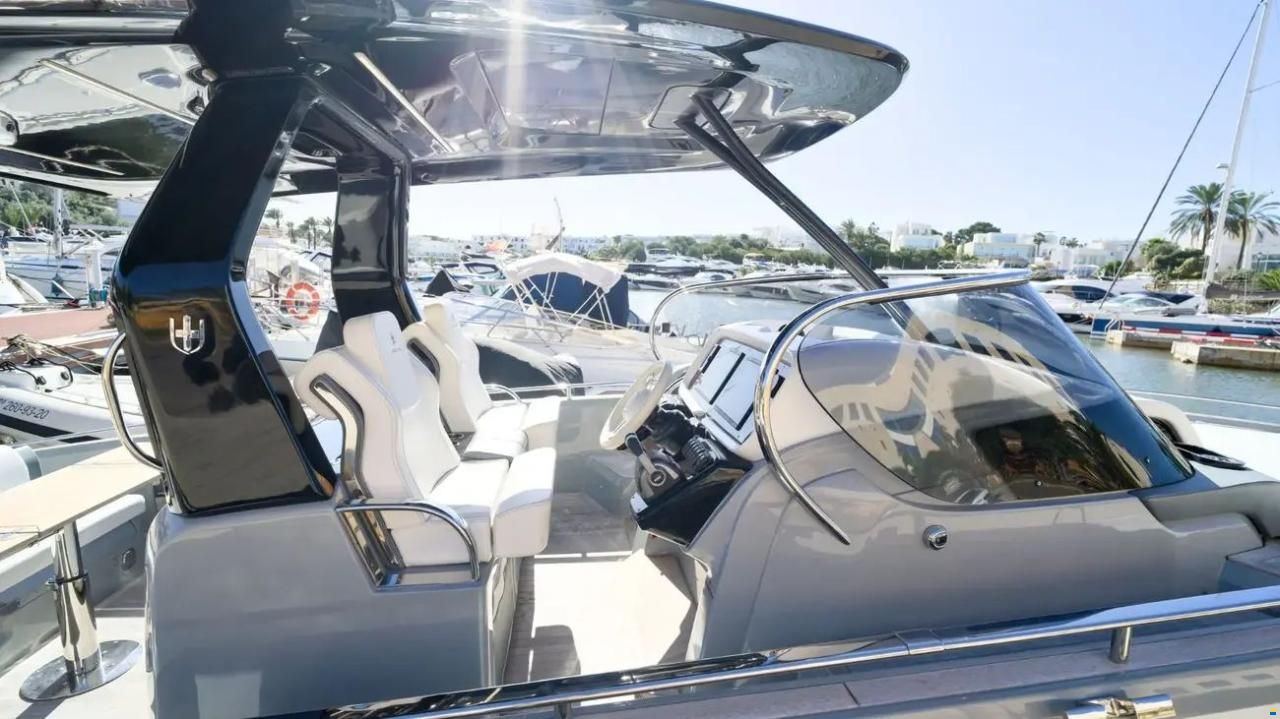 Invictus 320 GT