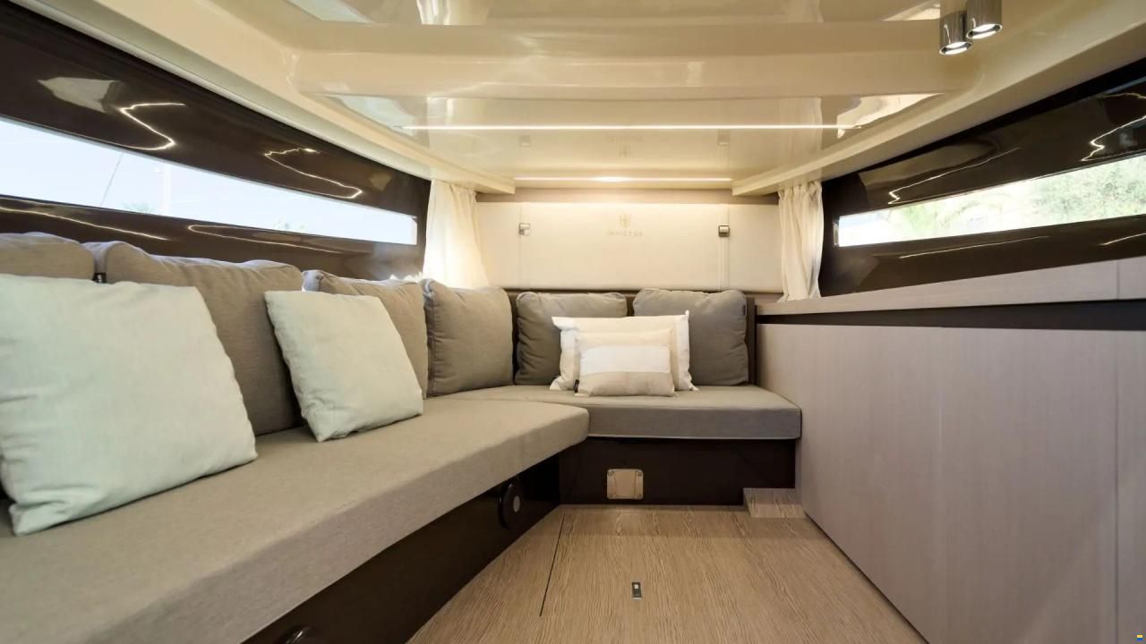 Invictus 320 GT