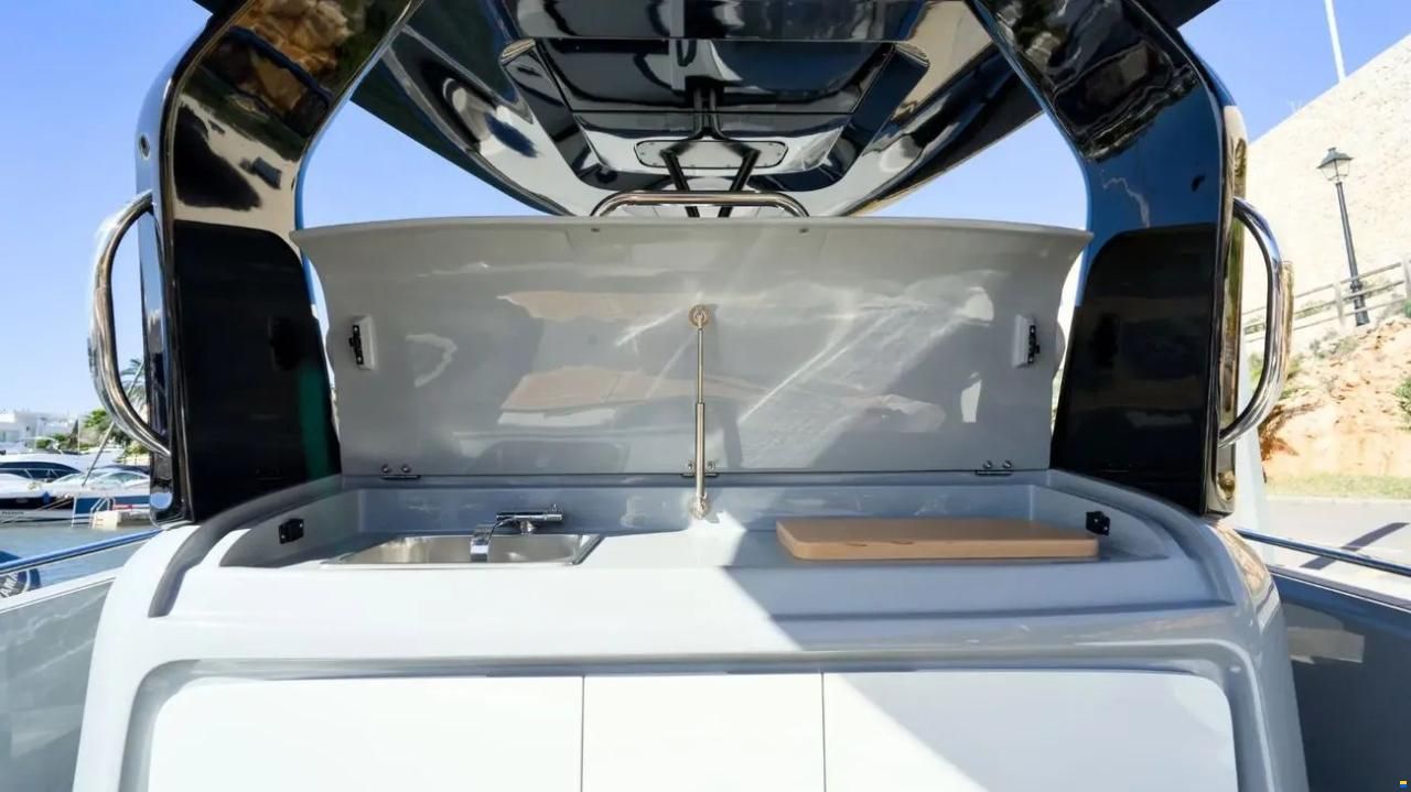 Invictus 320 GT