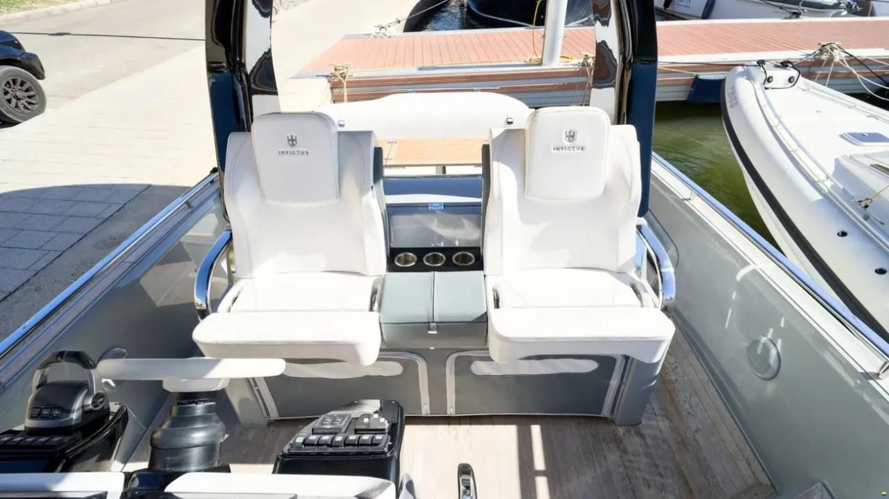 Invictus 320 GT