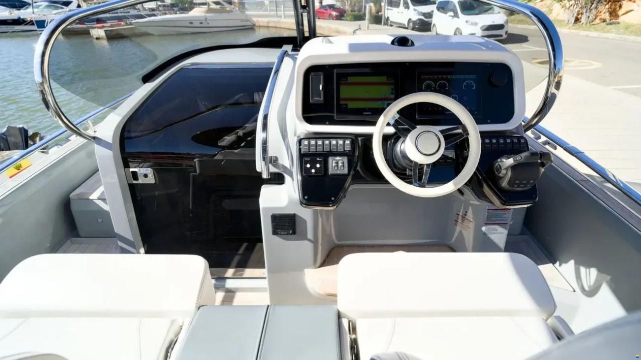 Invictus 320 GT