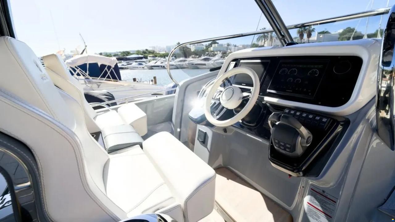 Invictus 320 GT
