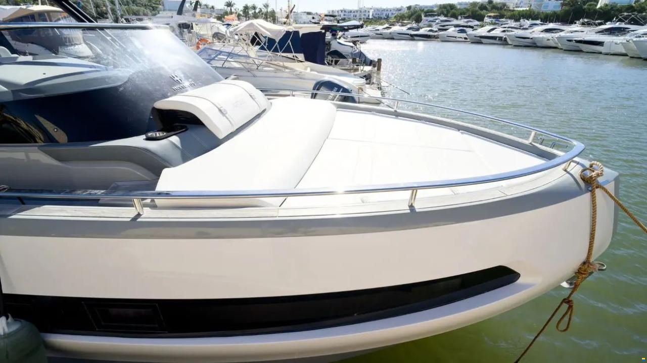 Invictus 320 GT
