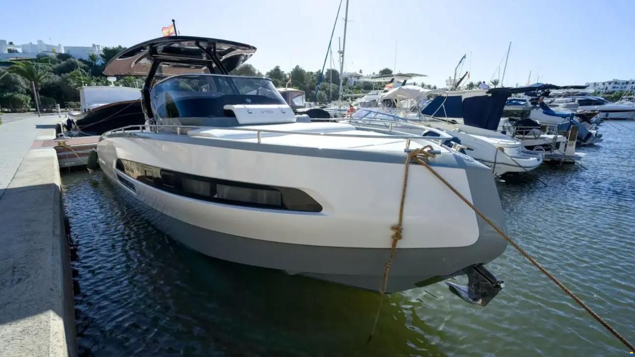 Invictus 320 GT