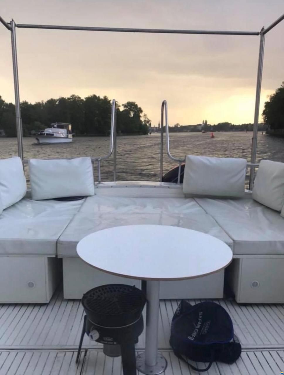 Chris Craft 31 Commander Sport