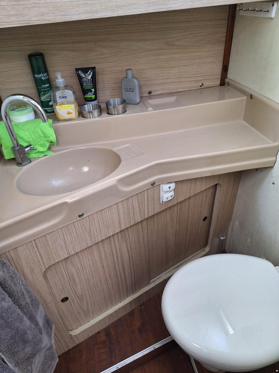Chris Craft 31 Commander Sport