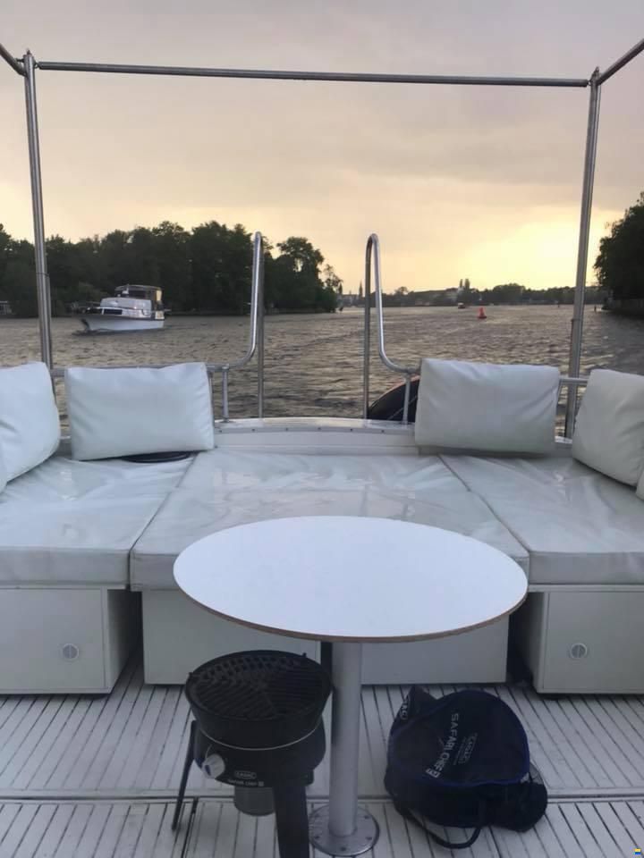Chris Craft 31 Commander Sport
