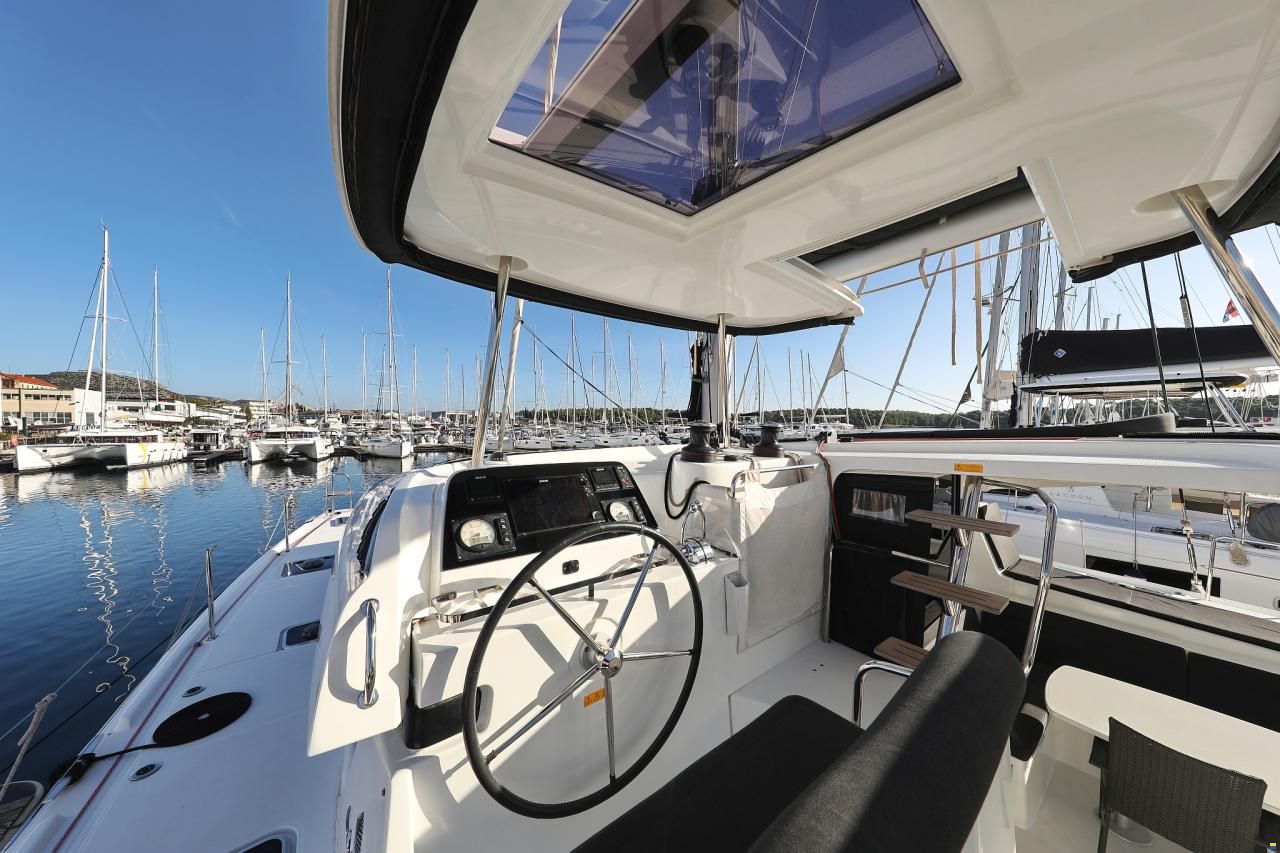 Lagoon 42
