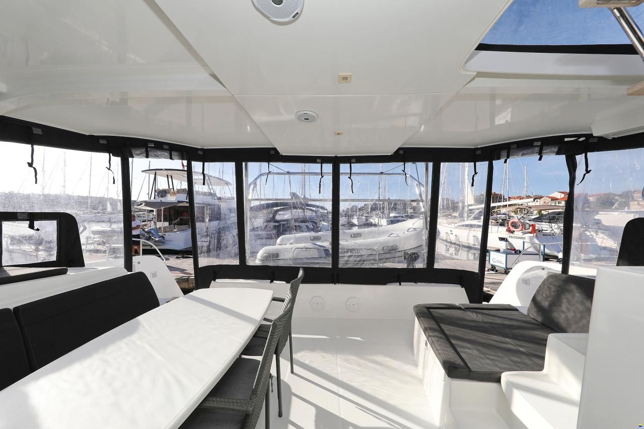 Lagoon 42