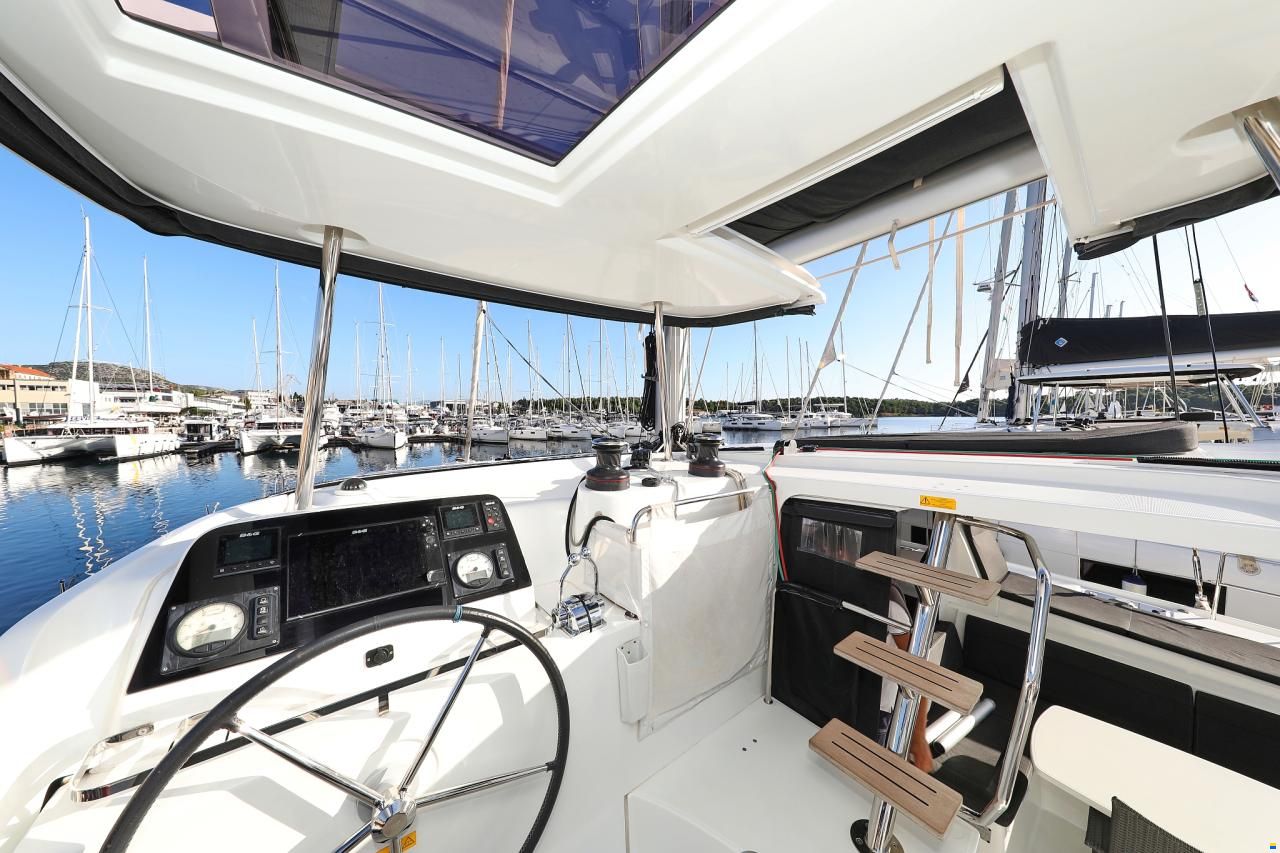 Lagoon 42