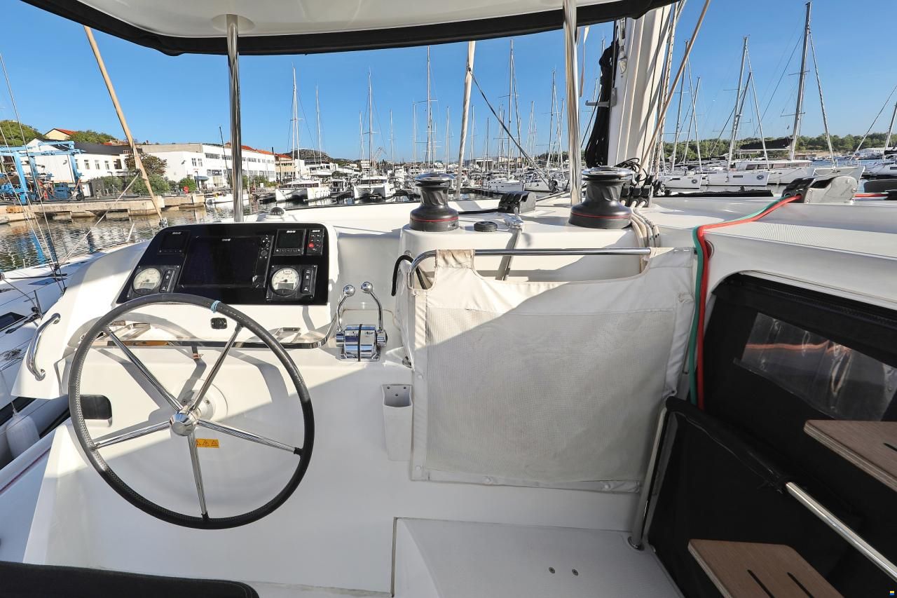 Lagoon 42