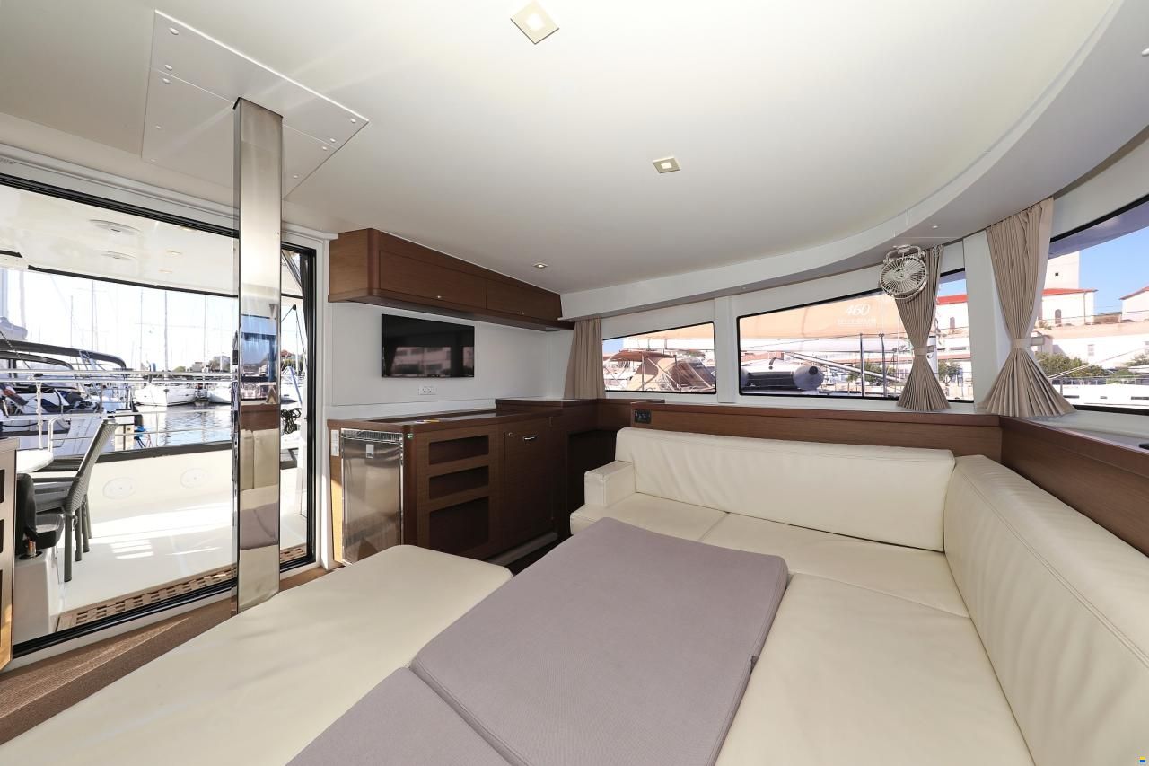 Lagoon 42