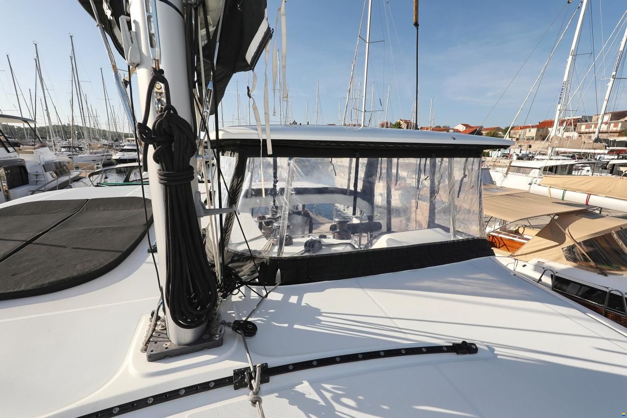 Lagoon 42