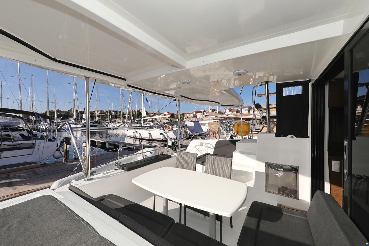 Lagoon 42