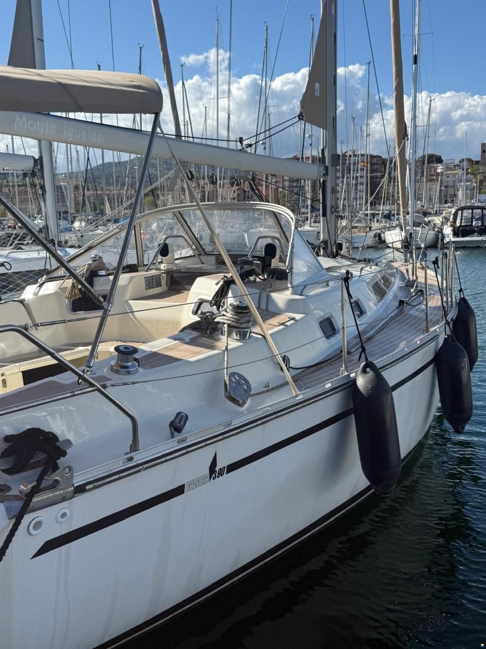 Bavaria Lagoon 390
