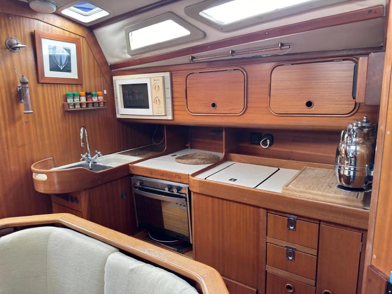 Bavaria Lagoon 390
