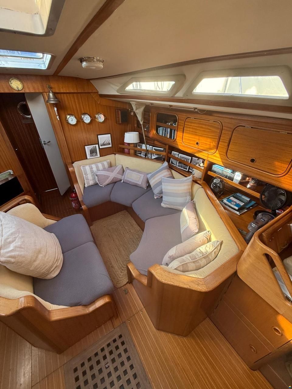 Bavaria Lagoon 390